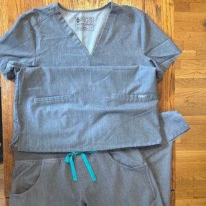 Small Figs Graphite Scrub Set Kade Cargo and Casma 3 pocket top